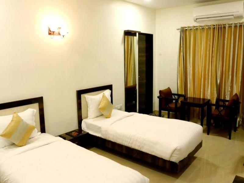 Townhouse Oak Hotel The Sudesh Rāipur Exterior foto